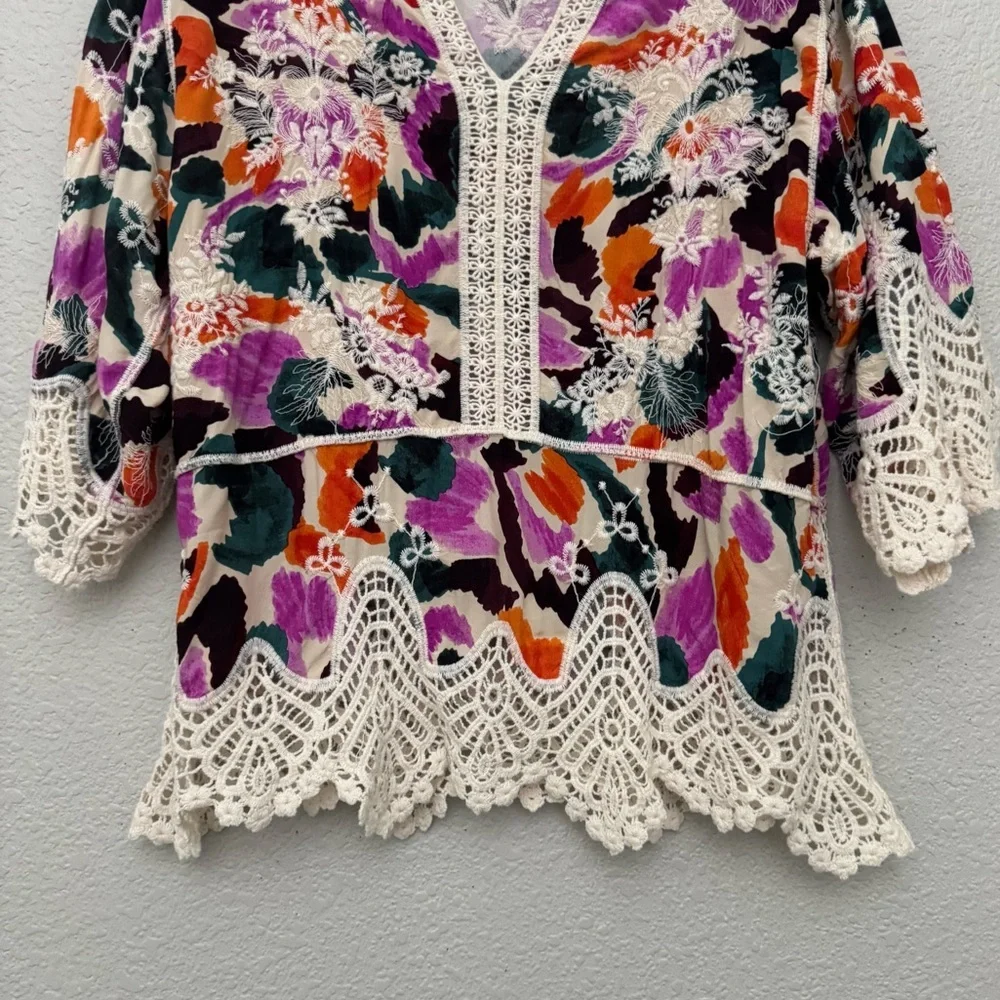 Democracy Three Quarter Sleeve V-Notch Neck Peplum Crochet Printed Woven Top M - Picture 5 of 15